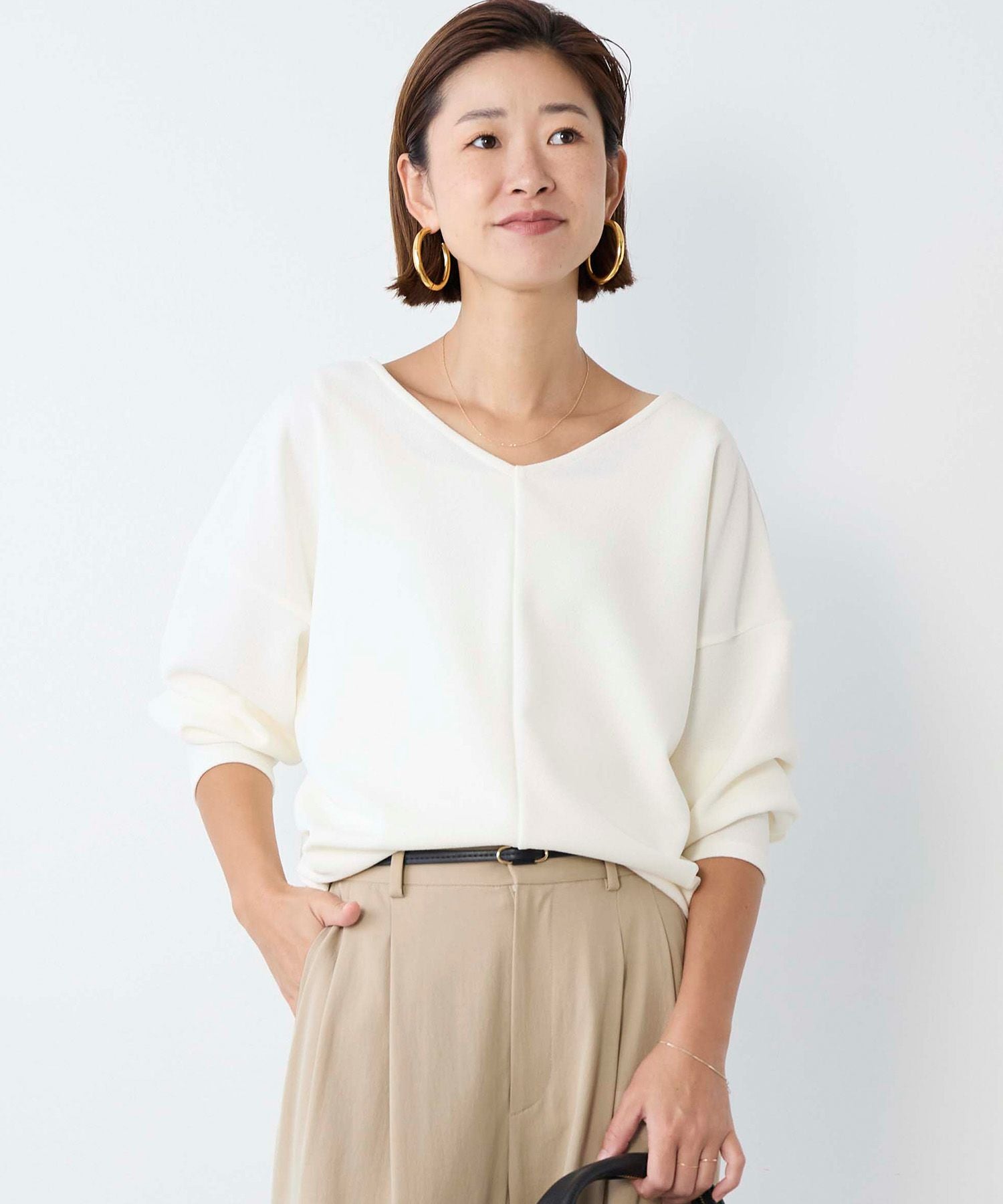 【WHITE】Vネックジョーゼットプルオーバー ジョーゼットサイドタックVネックプルオーバー | MICA&DEAL ONLINE STORE