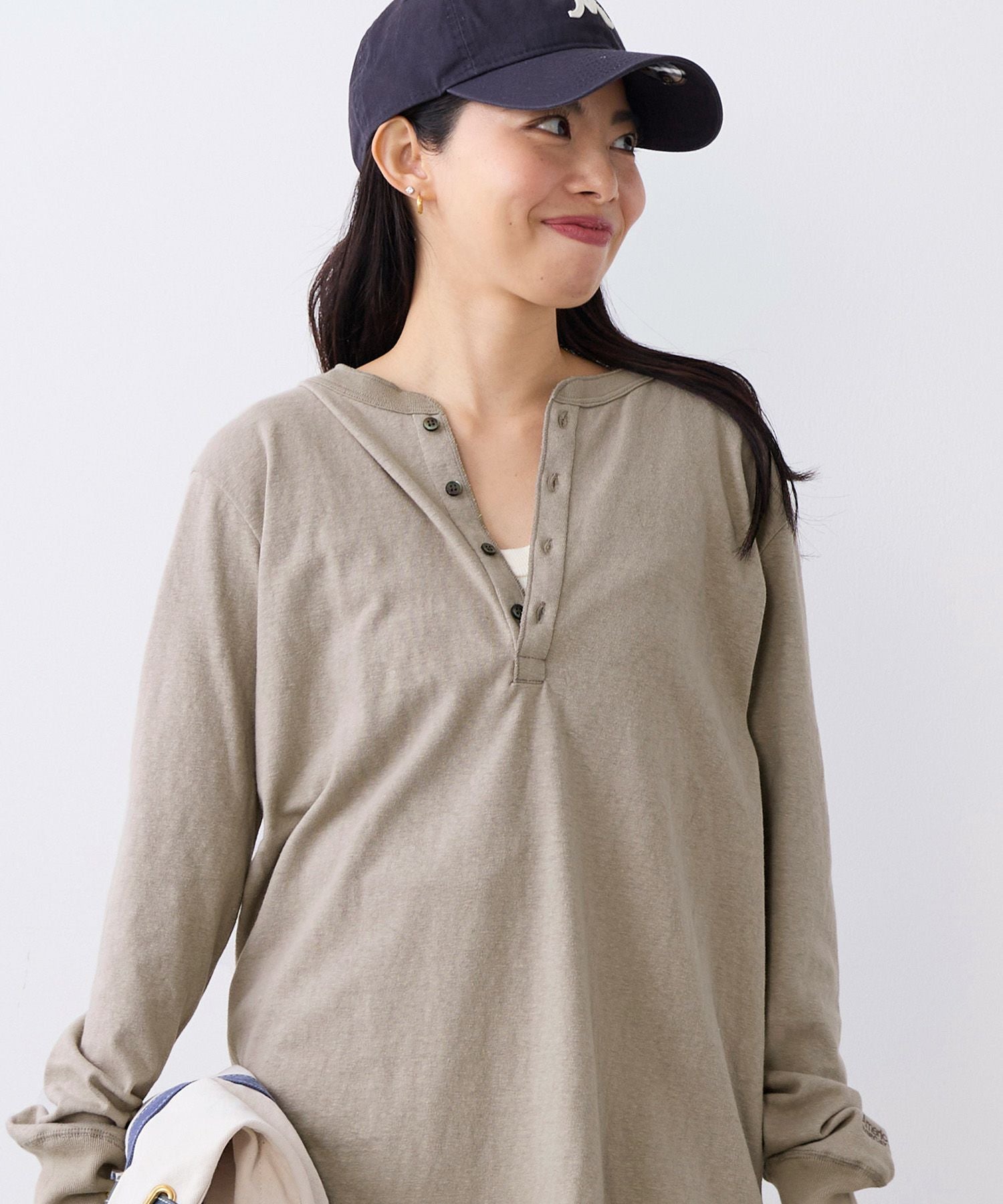 AMERICANA】別注-前後2WAYヘンリーネックロングT-shirt | MICA&DEAL AMERICANA】別注-前後2WAYヘンリーネックロングT-shirt | MICA&DEAL