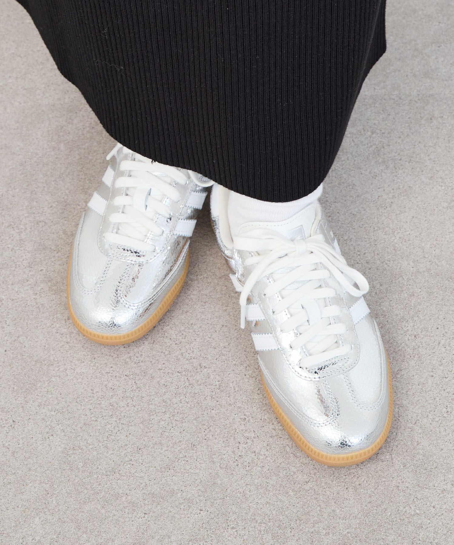 adidas Originals】SAMBA OG W-シルバーメタリックスニーカー