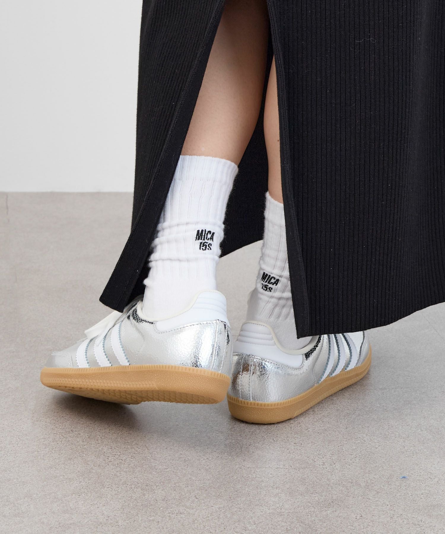 adidas Originals】SAMBA OG W-シルバーメタリックスニーカー