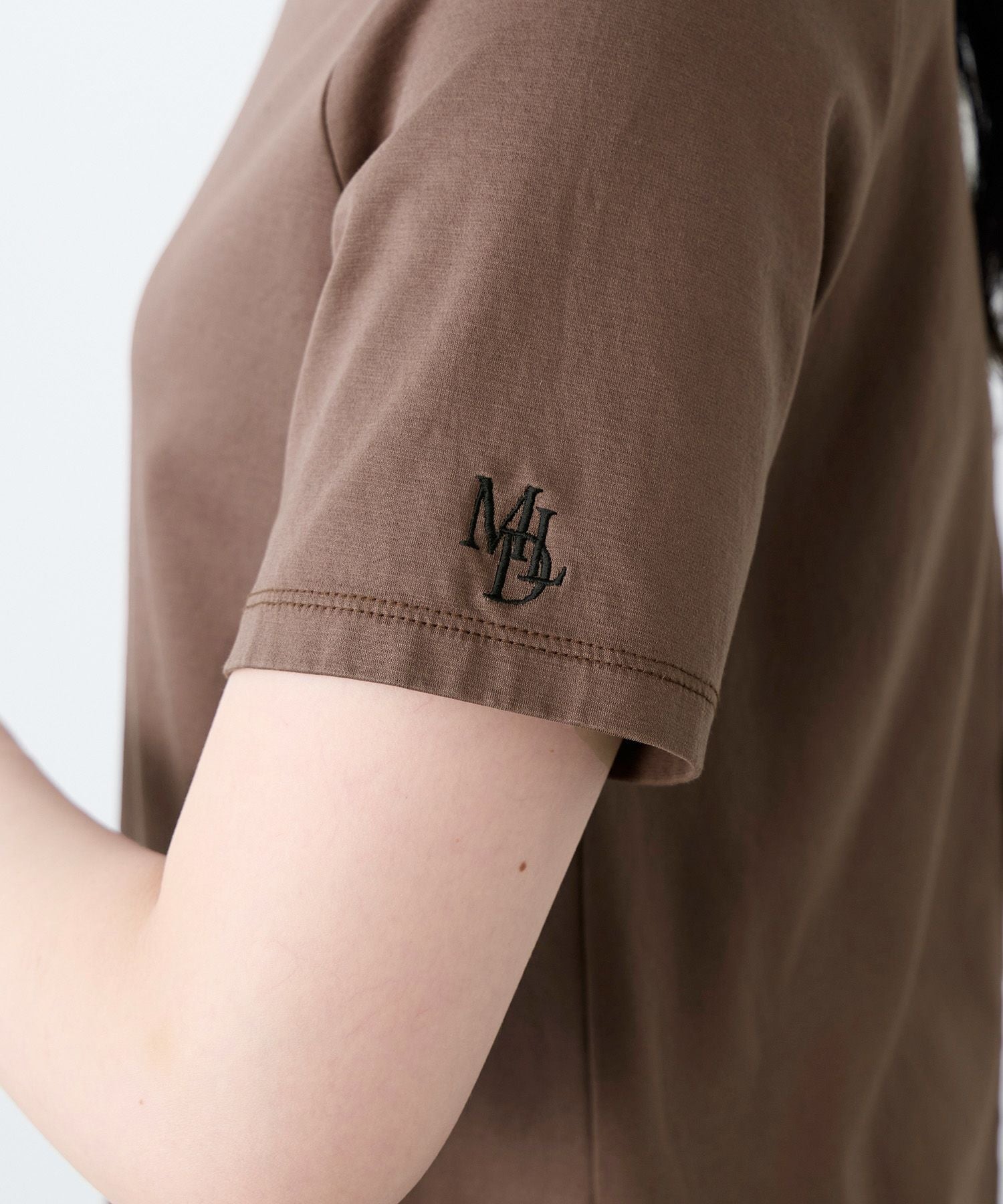 接触冷感/UVカット-ワンポイント刺繍T-shirt | MICA&DEAL ONLINE STORE