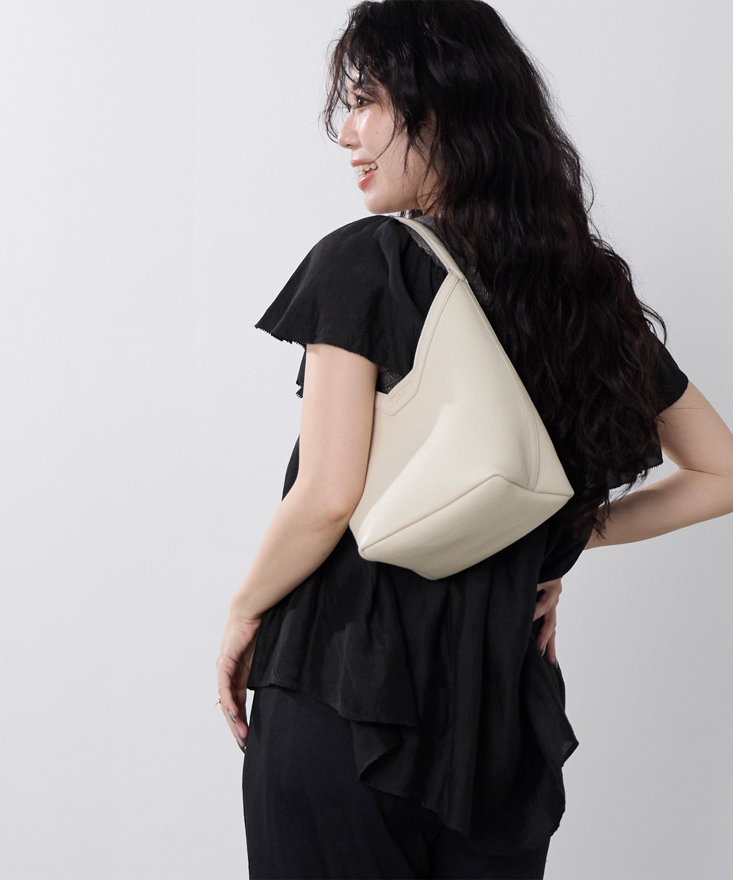 CHRISTIAN VILLA】レザースクエアハンドバッグ | MICA&DEAL ONLINE STORE
