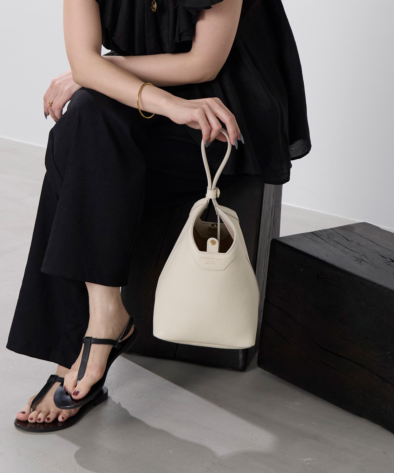 CHRISTIAN VILLA】レザースクエアハンドバッグ | MICA&DEAL ONLINE STORE
