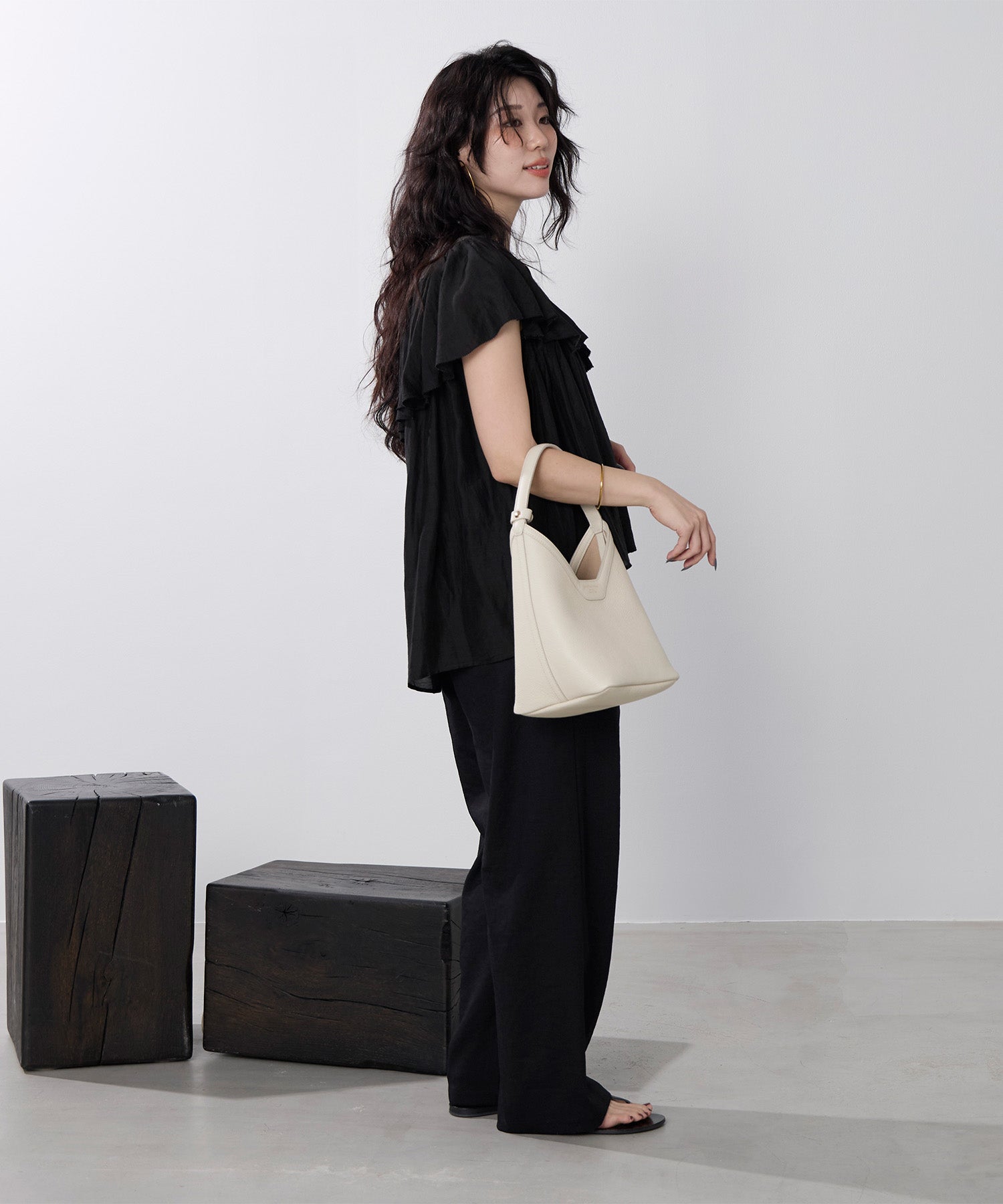 CHRISTIAN VILLA】レザースクエアハンドバッグ | MICA&DEAL ONLINE STORE
