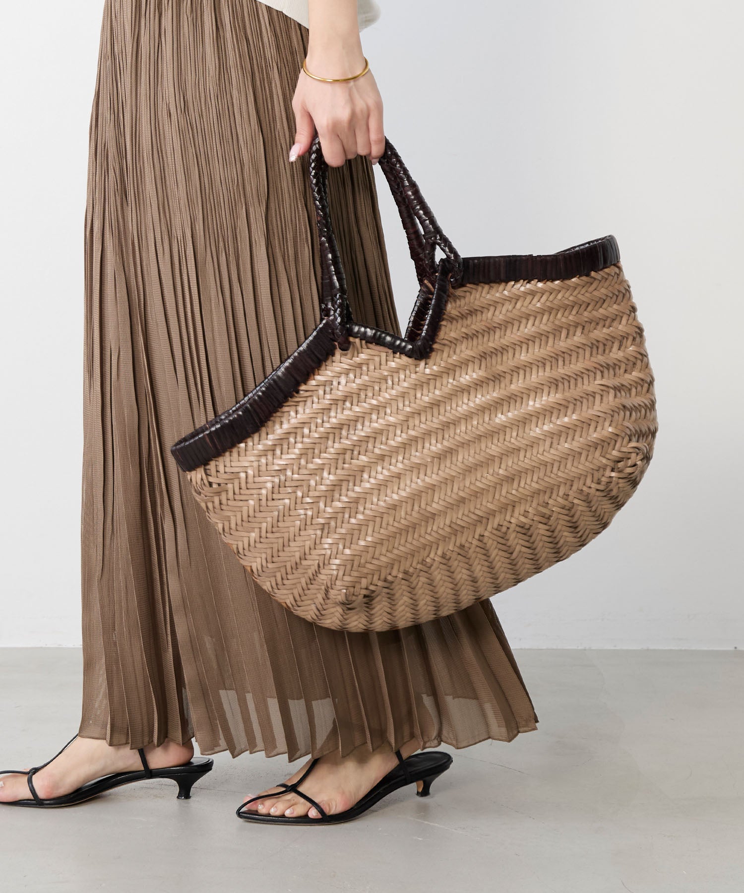 VIPERA THE LABEL】レザーかごバッグ-CRUDELIA FRAME BAG | MICA&DEAL