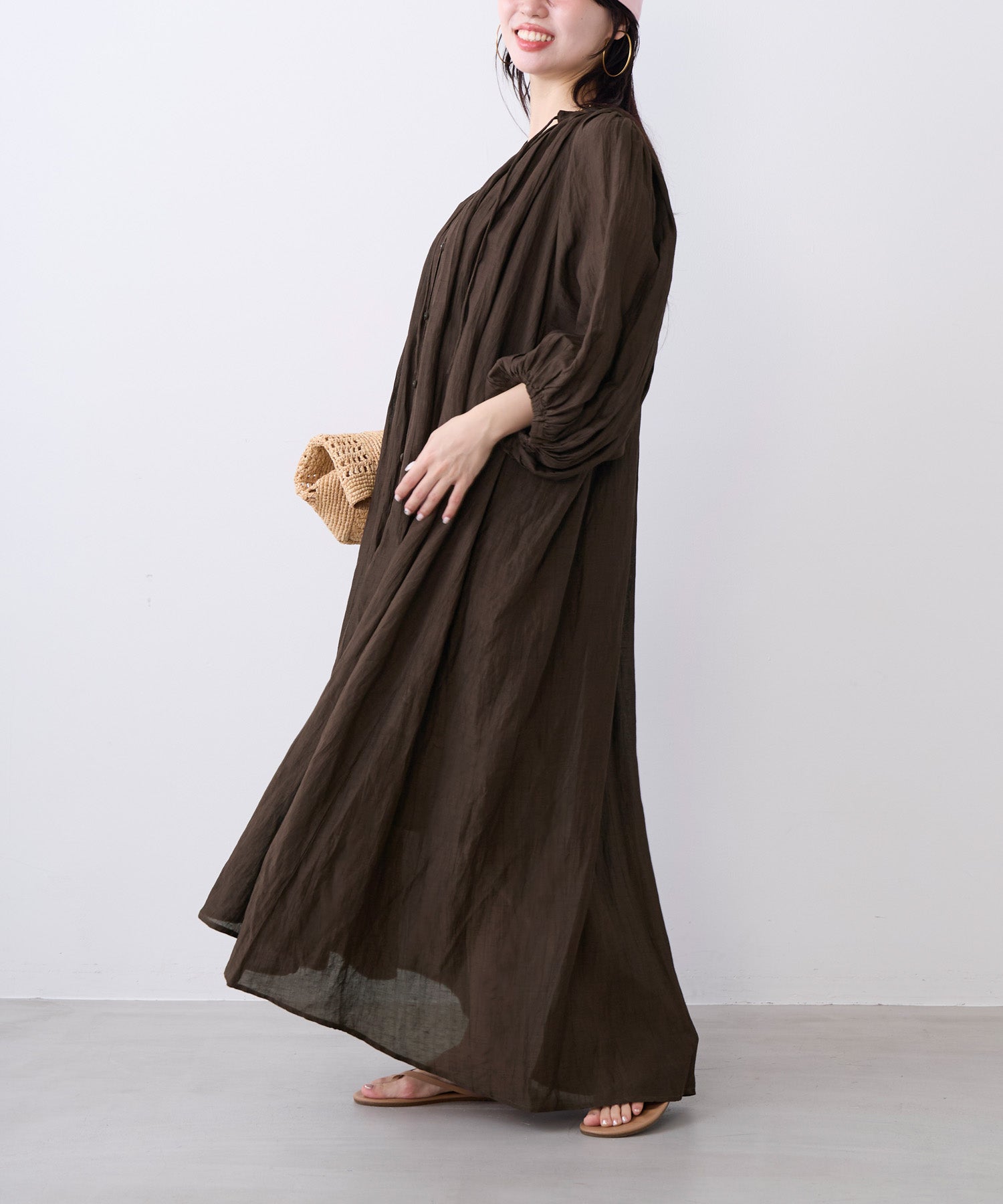 【極美品】BEARDSLEY 麻100%リネンギャザーワンピース ターコイズ BEARDSLEY（ビアズリー）の「リネンギャザーワンピース（ワンピース