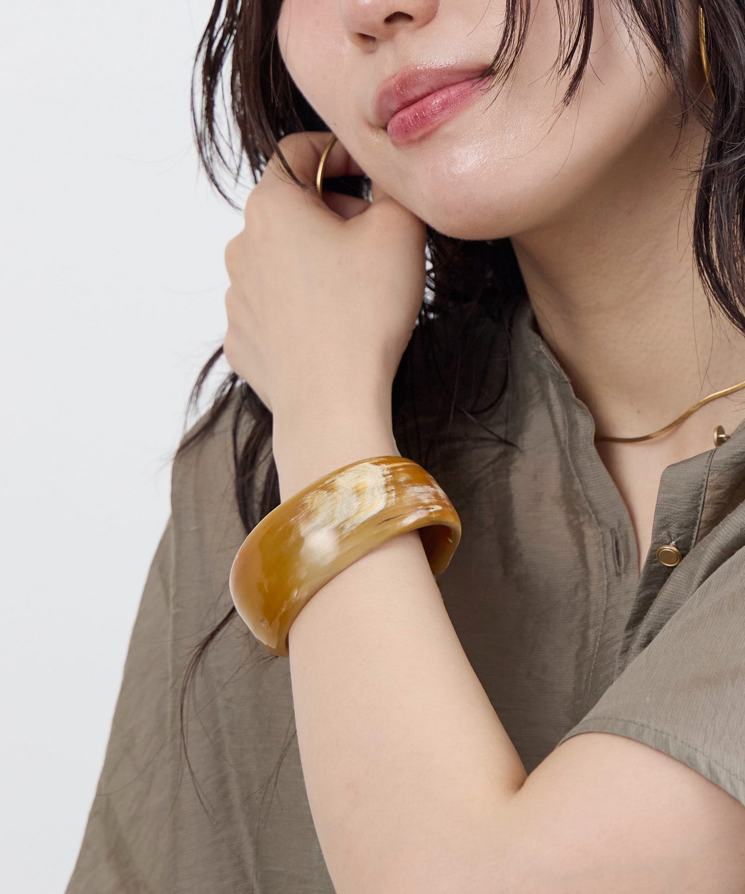 CAVERN MARKET ハングル AFRICANSQUARE】牛角バングル中-WHITE | MICA&DEAL ONLINE STORE