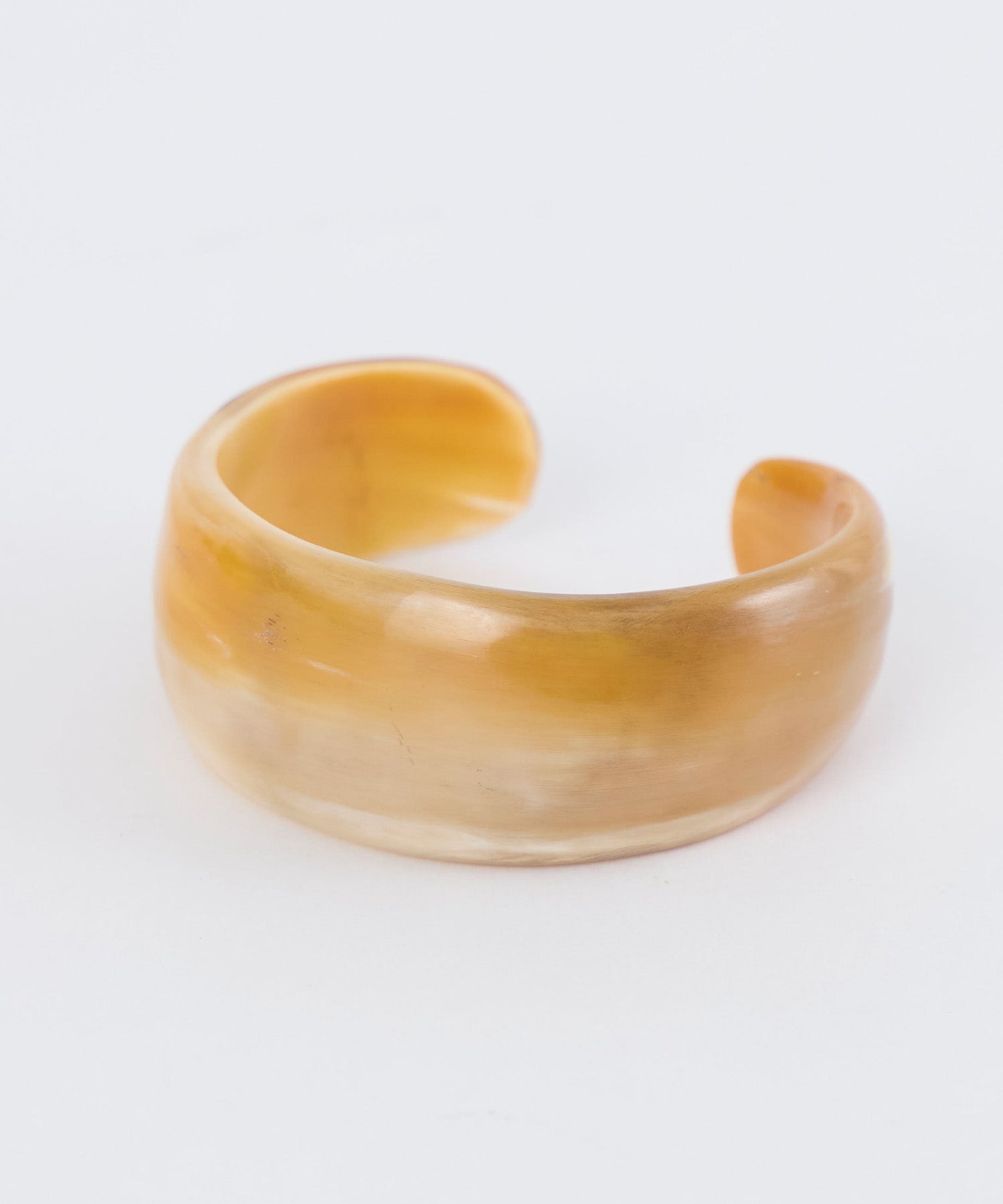 AFRICANSQUARE】牛角バングル中-WHITE | MICA&DEAL ONLINE STORE