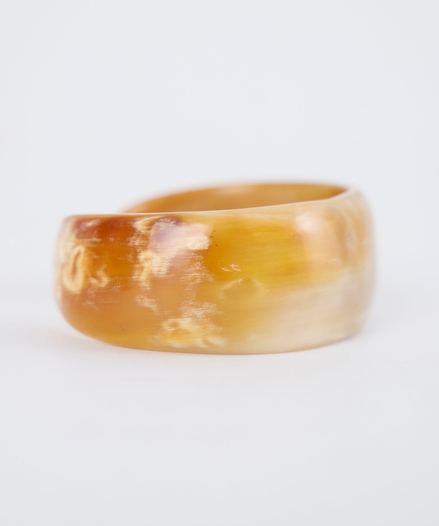 AFRICANSQUARE】牛角バングル中-WHITE | MICA&DEAL ONLINE STORE