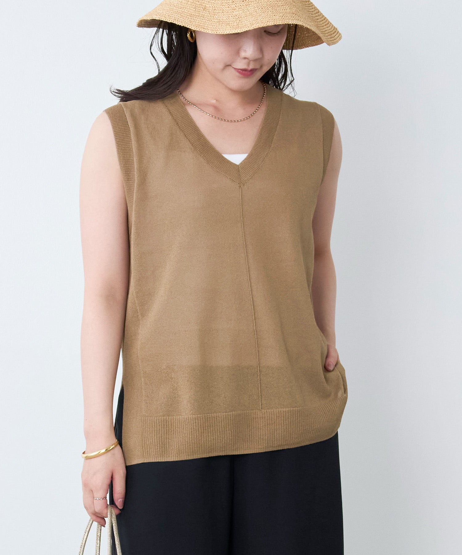 Crisasera ベージュ Vネック ニットベスト M 接触冷感/吸水速乾-シアーVネックニットベスト | MICA&DEAL ONLINE STORE