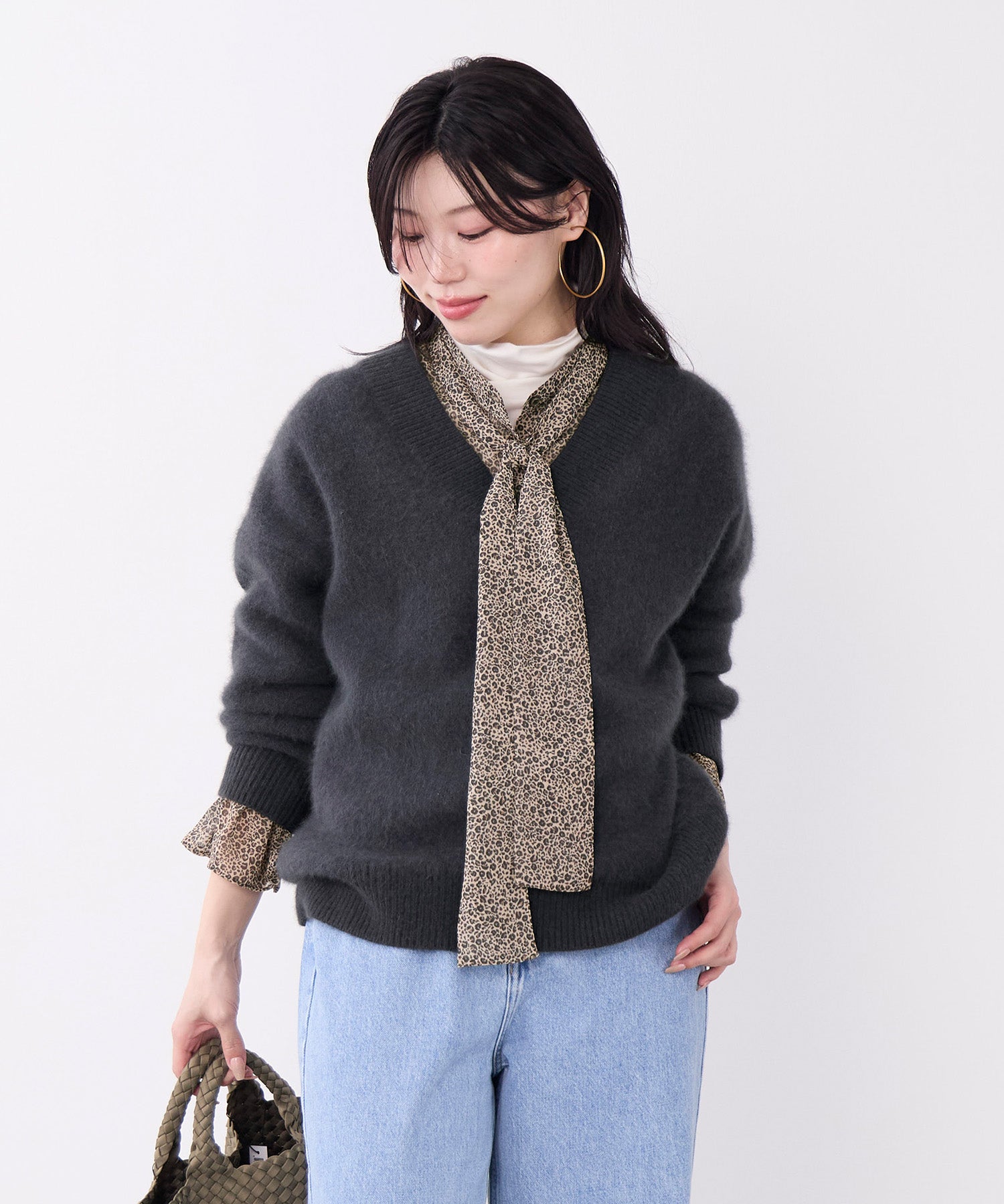 ラクーンデュアルVネックニット | MICA&DEAL ONLINE STORE
